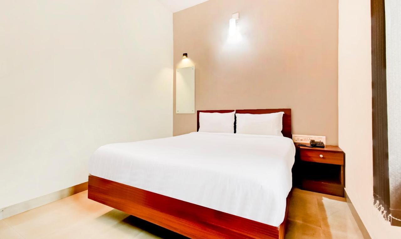 Aspire Maradu Hotel Kochi Exterior photo