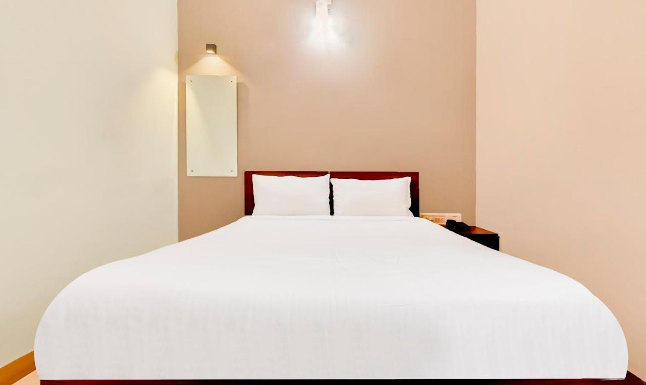 Aspire Maradu Hotel Kochi Exterior photo